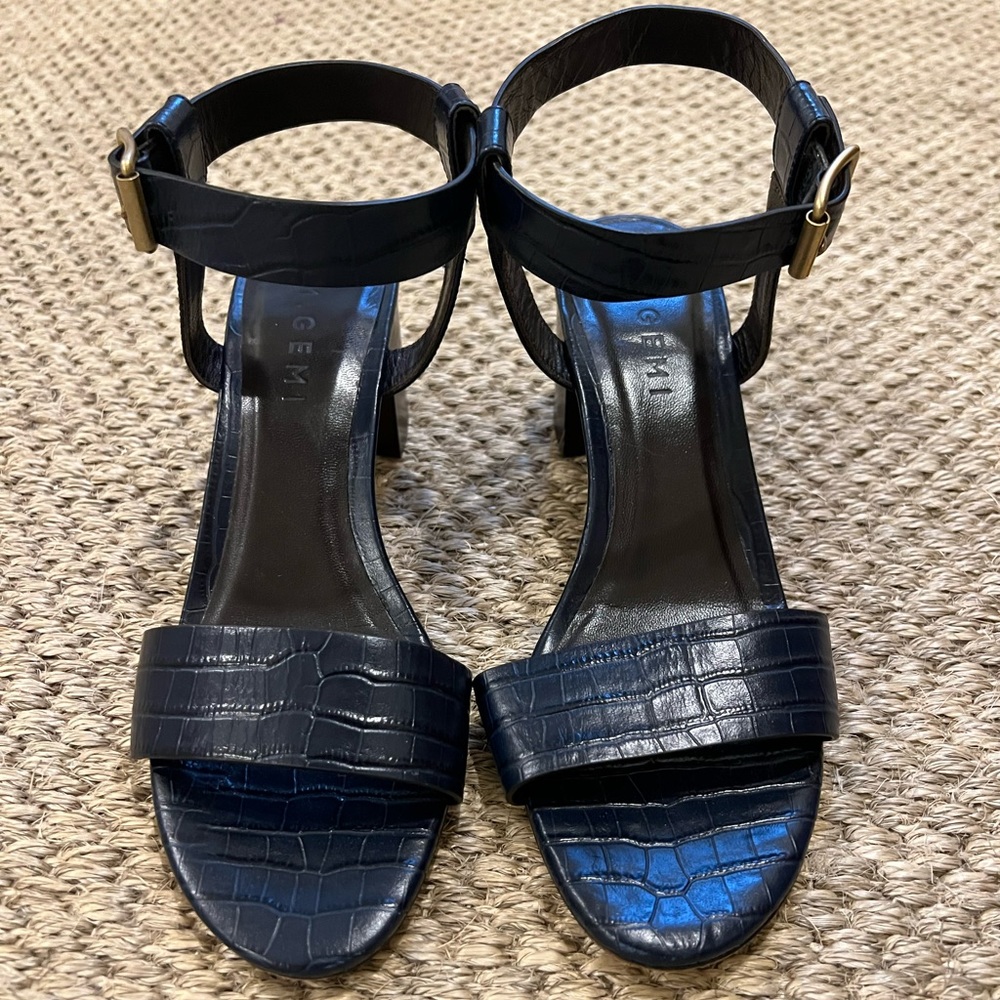 M. Gemi navy sandals